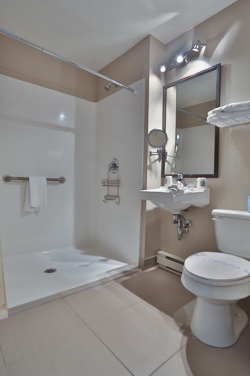 Hotel Le Versailles Saint-Sauveur-des-Monts Kamer foto