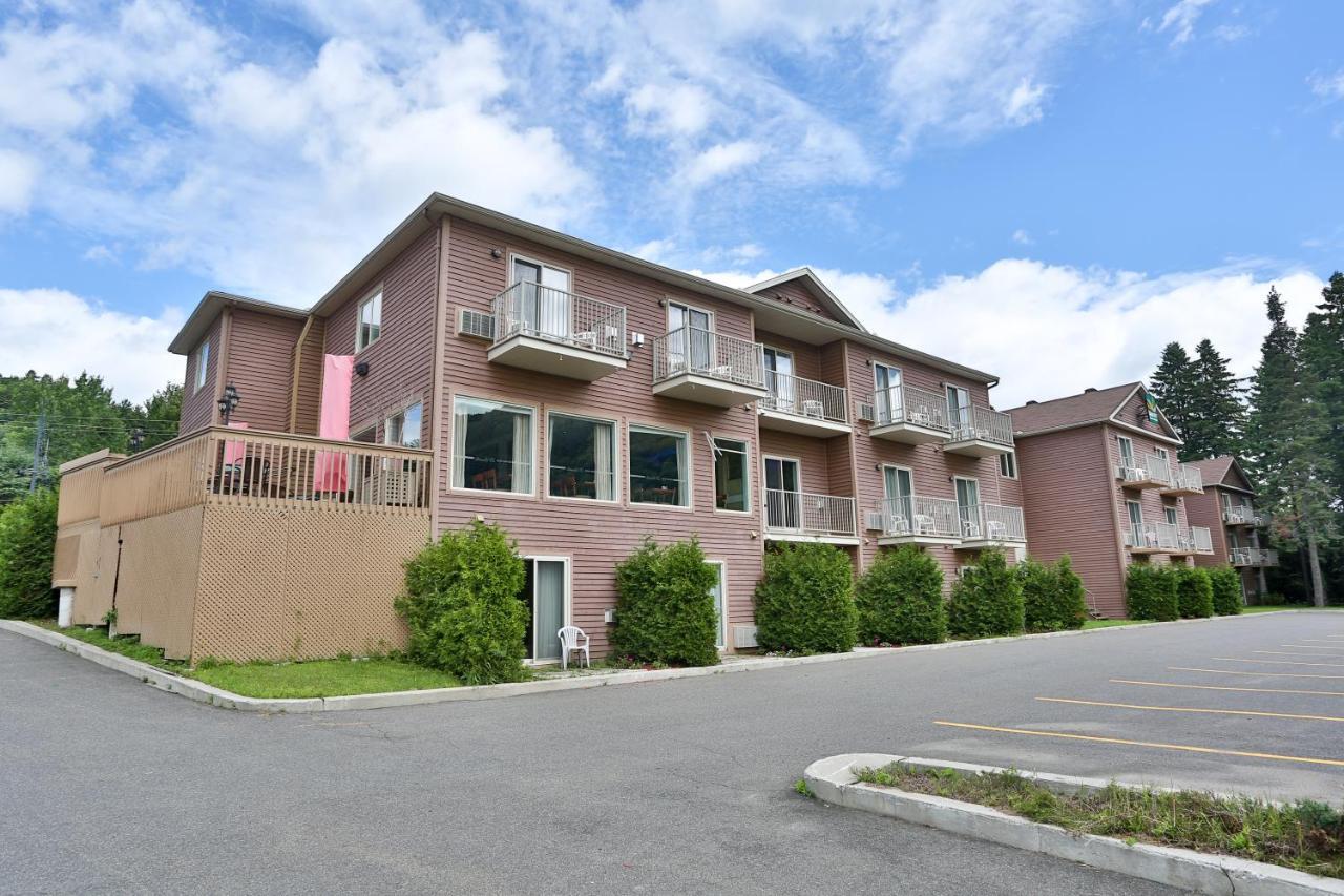Hotel Le Versailles Saint-Sauveur-des-Monts Buitenkant foto